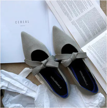 Lapos, hétköznapi hajócipők masnival, Mary Jane stílusban