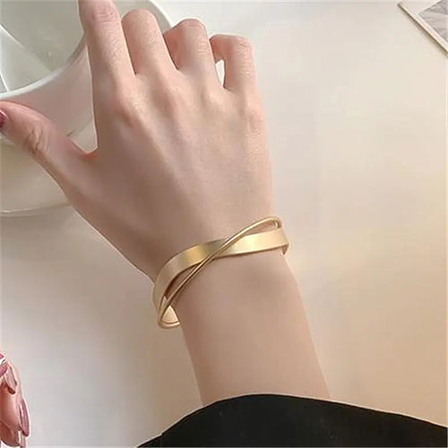 Simple wavy cross bracelet for women's fashion 