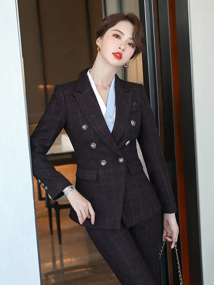 Kockás hivatalos öltöny