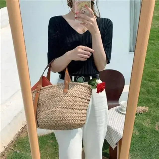 Nyári laza szabású csirkemell mintás, szív alakú galléros jégselyem póló