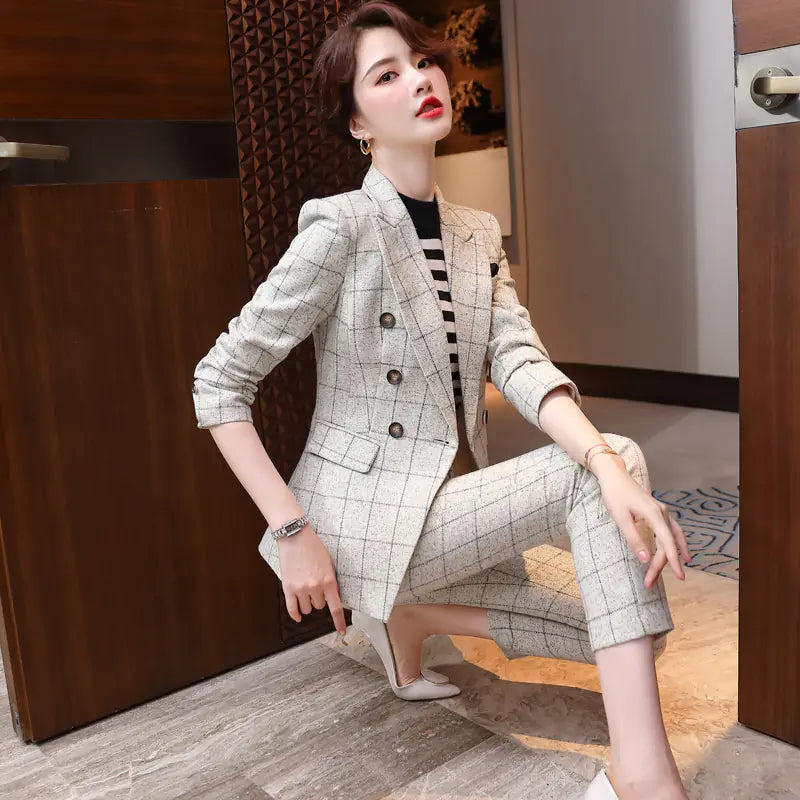 Kockás hivatalos öltöny