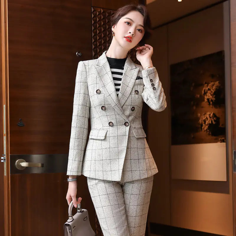 Kockás hivatalos öltöny